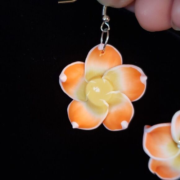 Beautiful Orange Yellow Tropical Flower Blossom Earrings - Picture 3 of 3